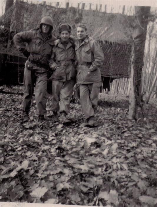 1st ID HQ CO men on maneuver, "Stretch", Iusiak and "English," right.