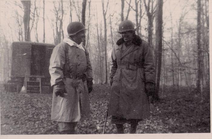 Left-MG Thomas S. Timberman, 1st Infantry Division CG (July 1951-December 1952)
Right-BG Eric S. Molitor,1st Divarty CG
Photo taken on a maneuver in Germany 1951-1952.